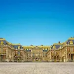 L\'Escale Versailles Paris G/W/N