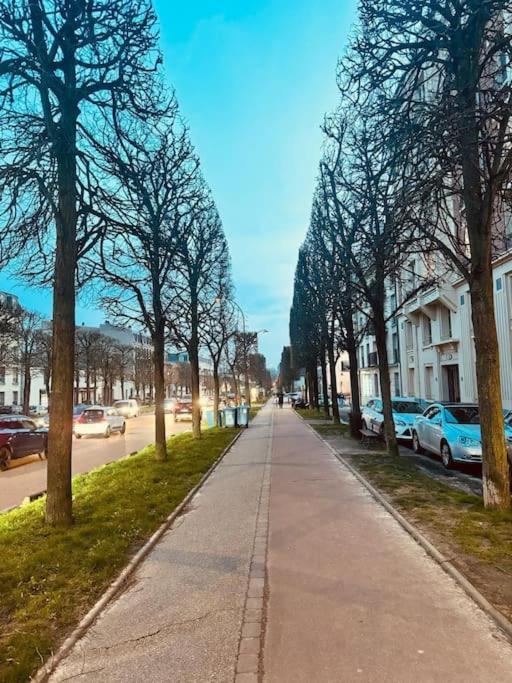 L'escale Paris G/w/n